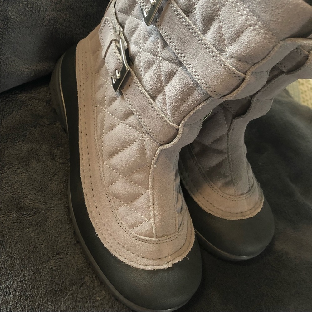 Snow boots